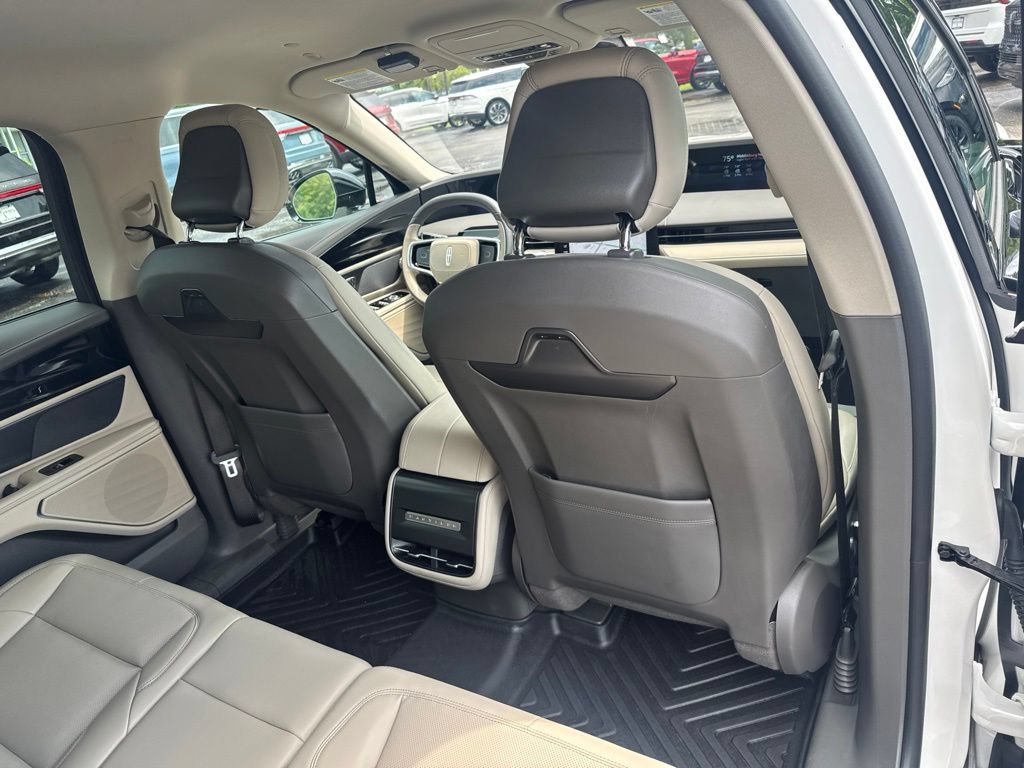 Used 2025 Lincoln Nautilus Premier AWD/4WD image 23
