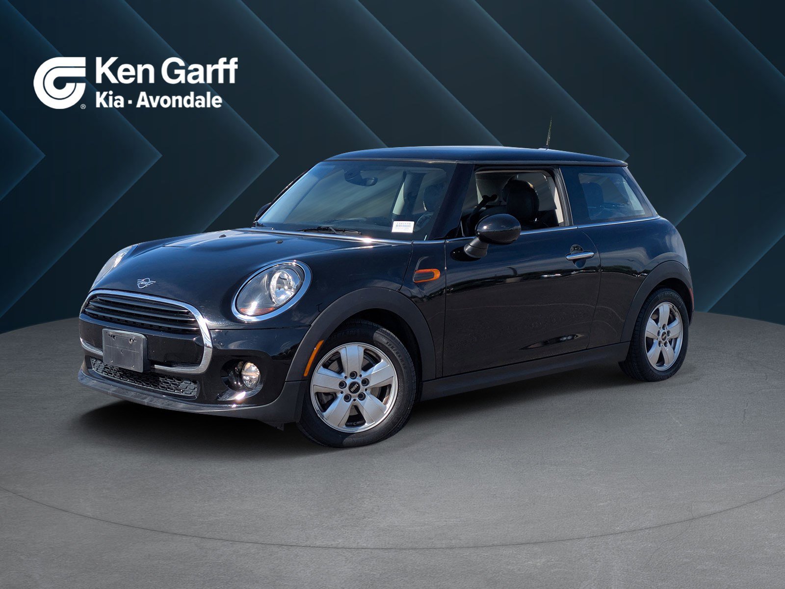 Used 2019 MINI Cooper 2-Door Hardtop image 1