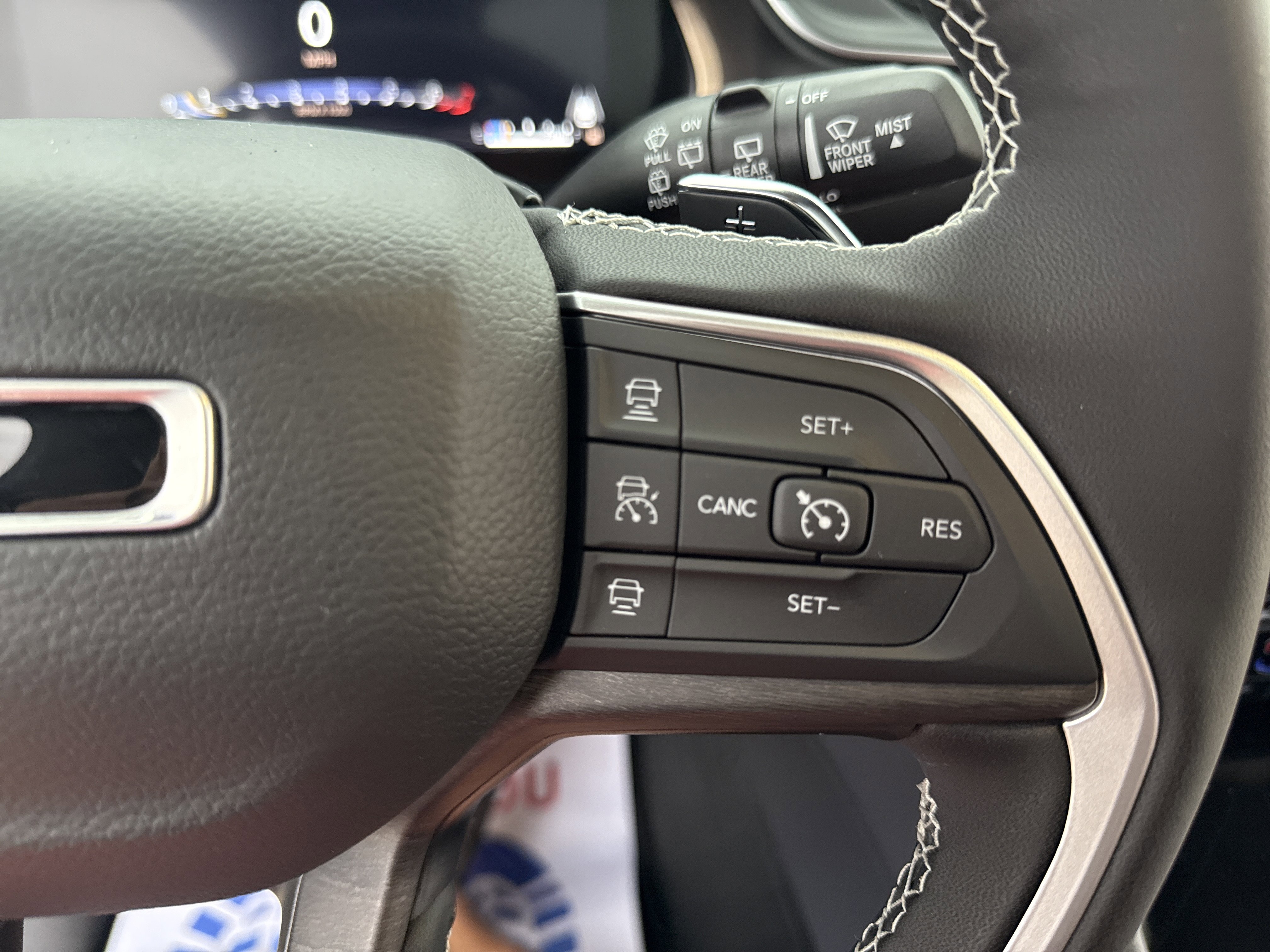 New 2025 Jeep Grand Cherokee Limited w/ Luxury Tech Group II image 19