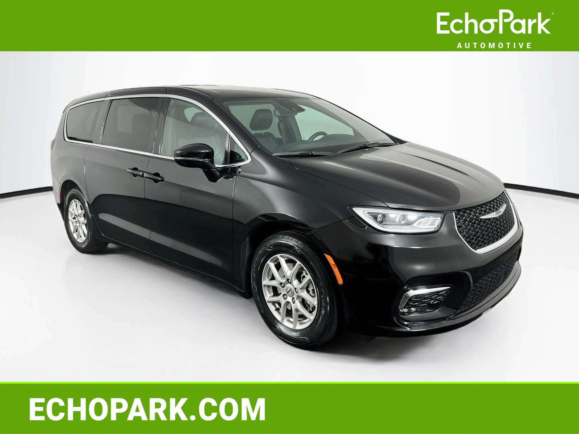 Used 2025 Chrysler Pacifica Select FWD image 1
