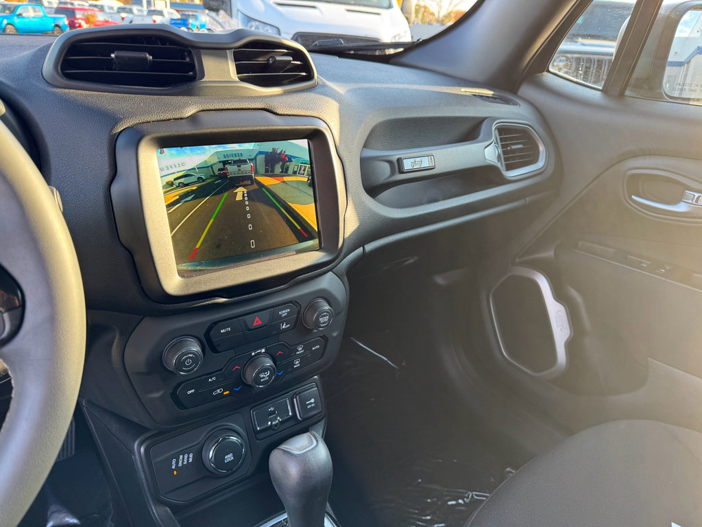 Used 2021 Jeep Renegade Latitude image 29