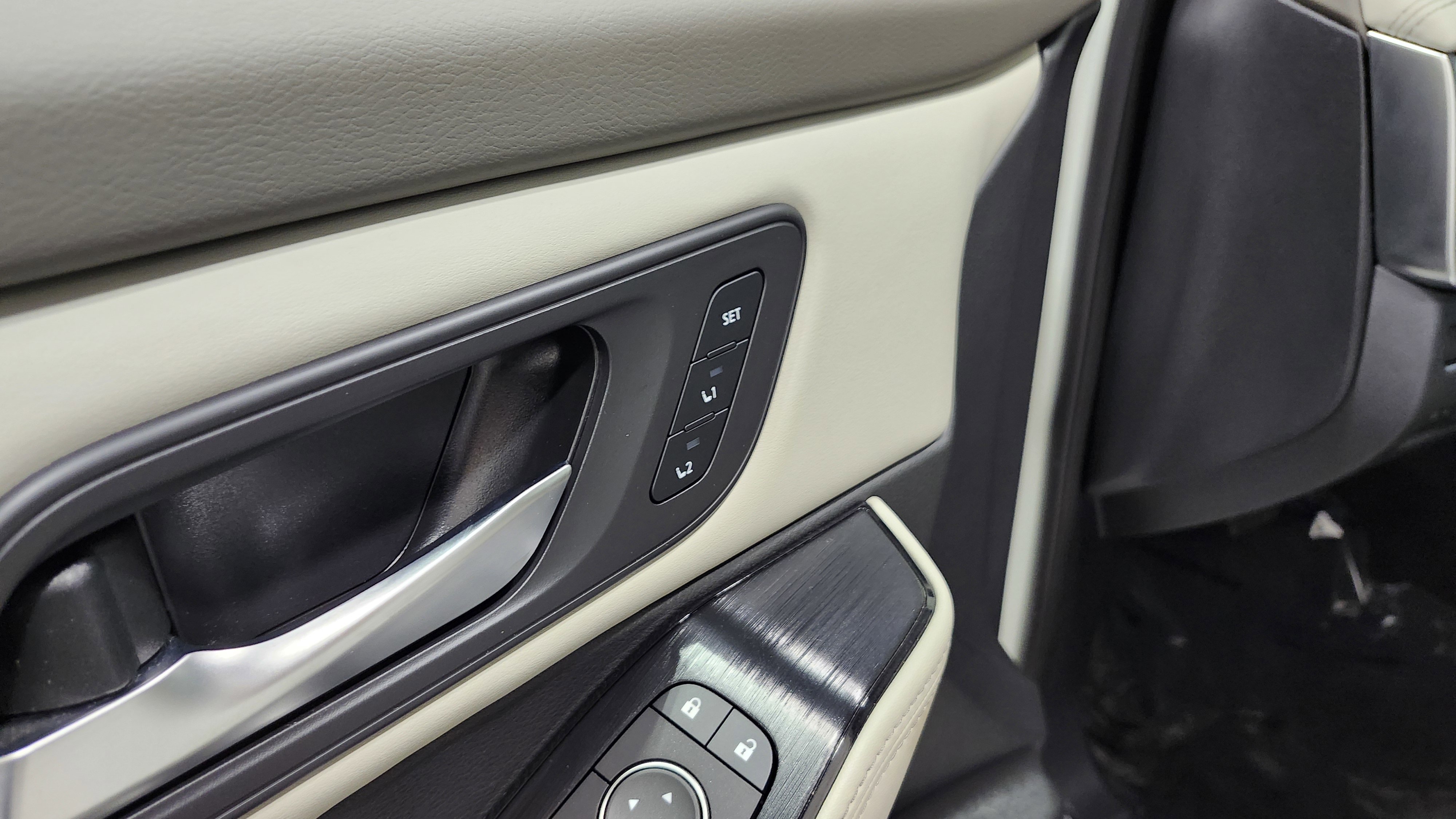 Used 2023 Nissan Rogue SL w/ SL Premium Package image 30