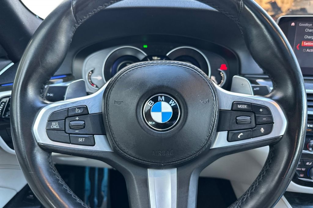 Used 2019 BMW 530e w/ M Sport Package image 25