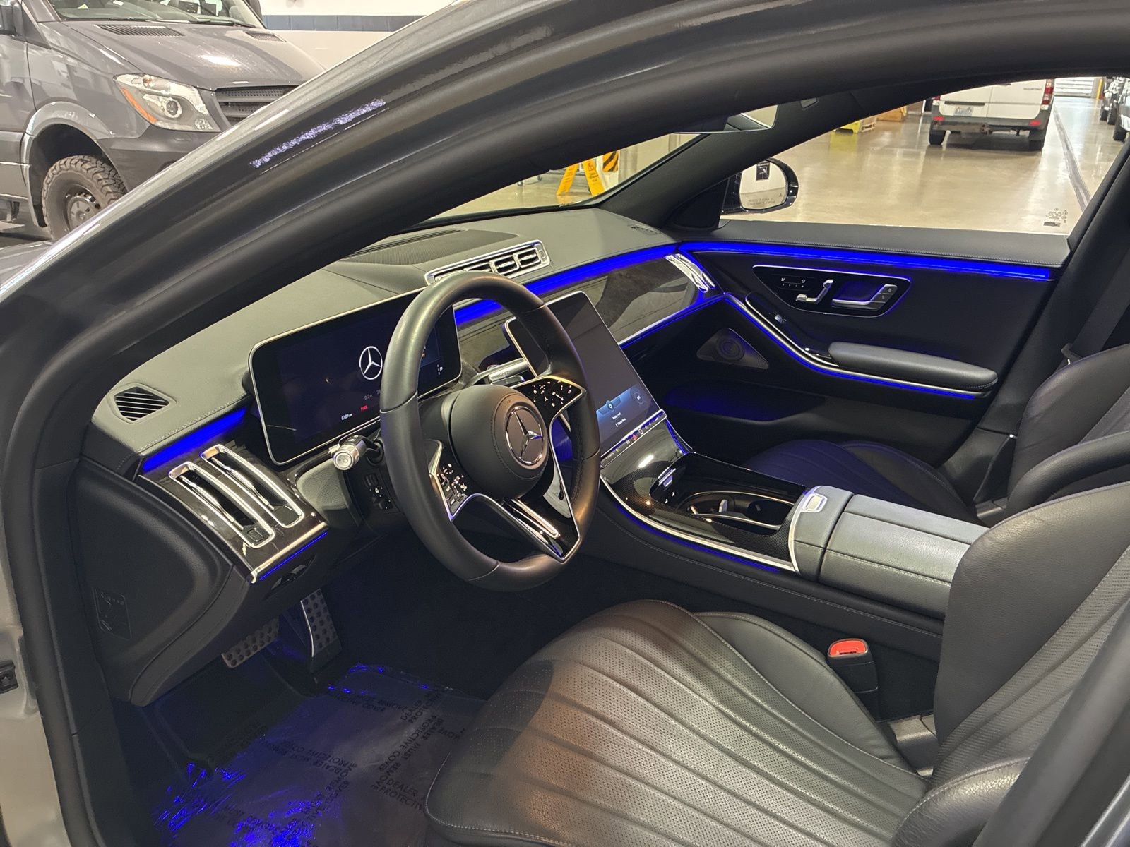 Used 2022 Mercedes-Benz S 500 4MATIC w/ AMG Line Package image 9