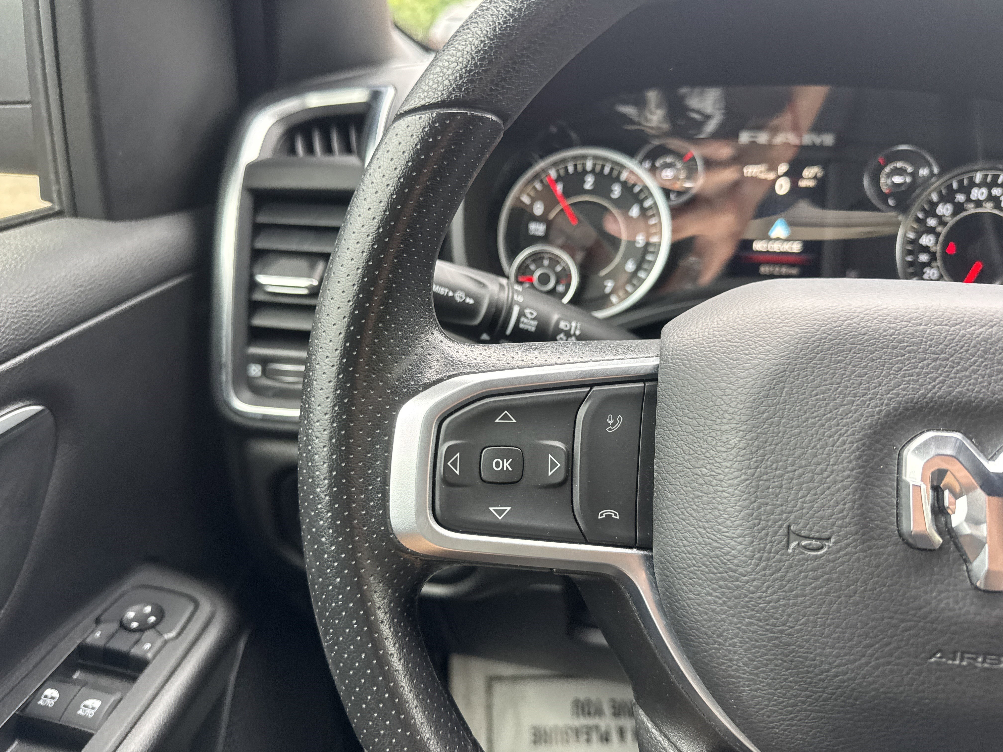 Used 2025 RAM 1500 Big Horn AWD/4WD image 31