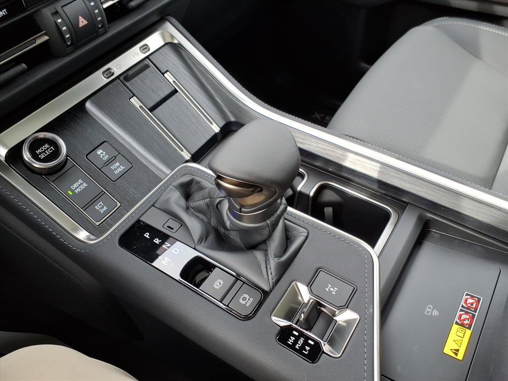 Used 2025 Lexus GX 550 w/ Accessory Package (2T) image 21