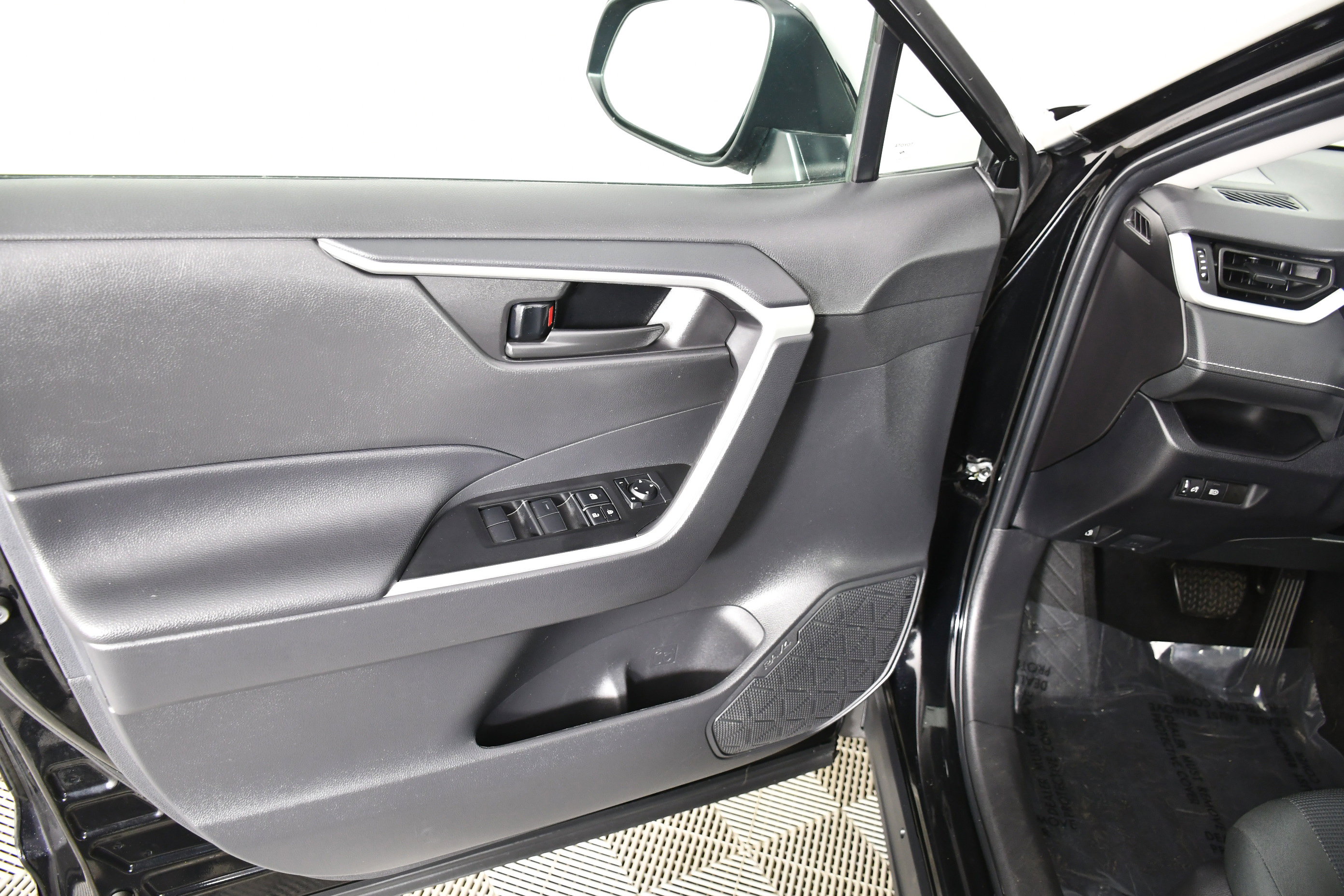 Used 2024 Toyota RAV4 LE AWD/4WD image 36