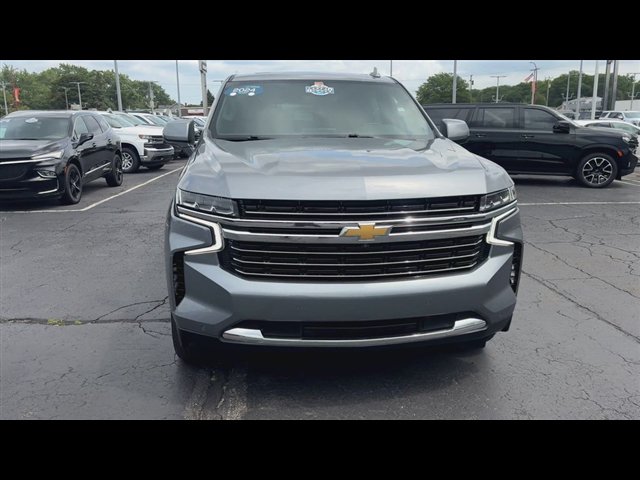 Certified 2021 Chevrolet Suburban LT w/ LT Signature Package AWD/4WD image 3