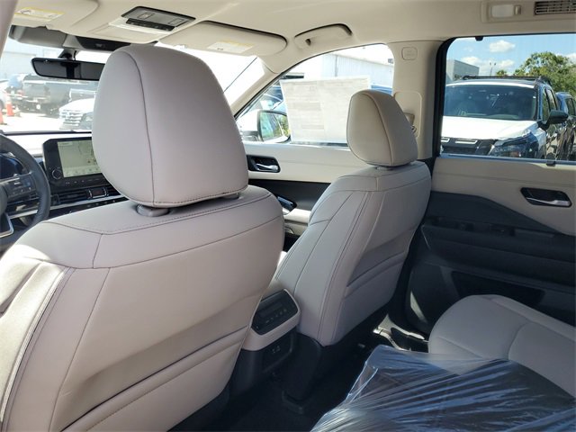 New 2025 Nissan Pathfinder SL image 25