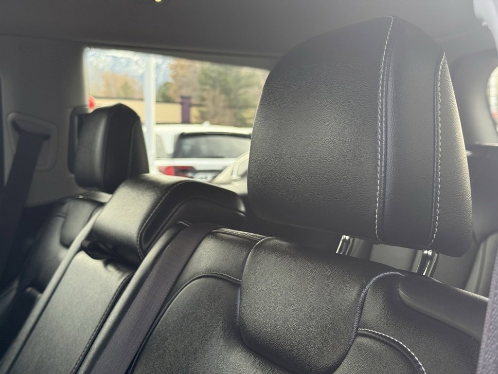 Used 2023 Jeep Grand Cherokee L Limited image 25