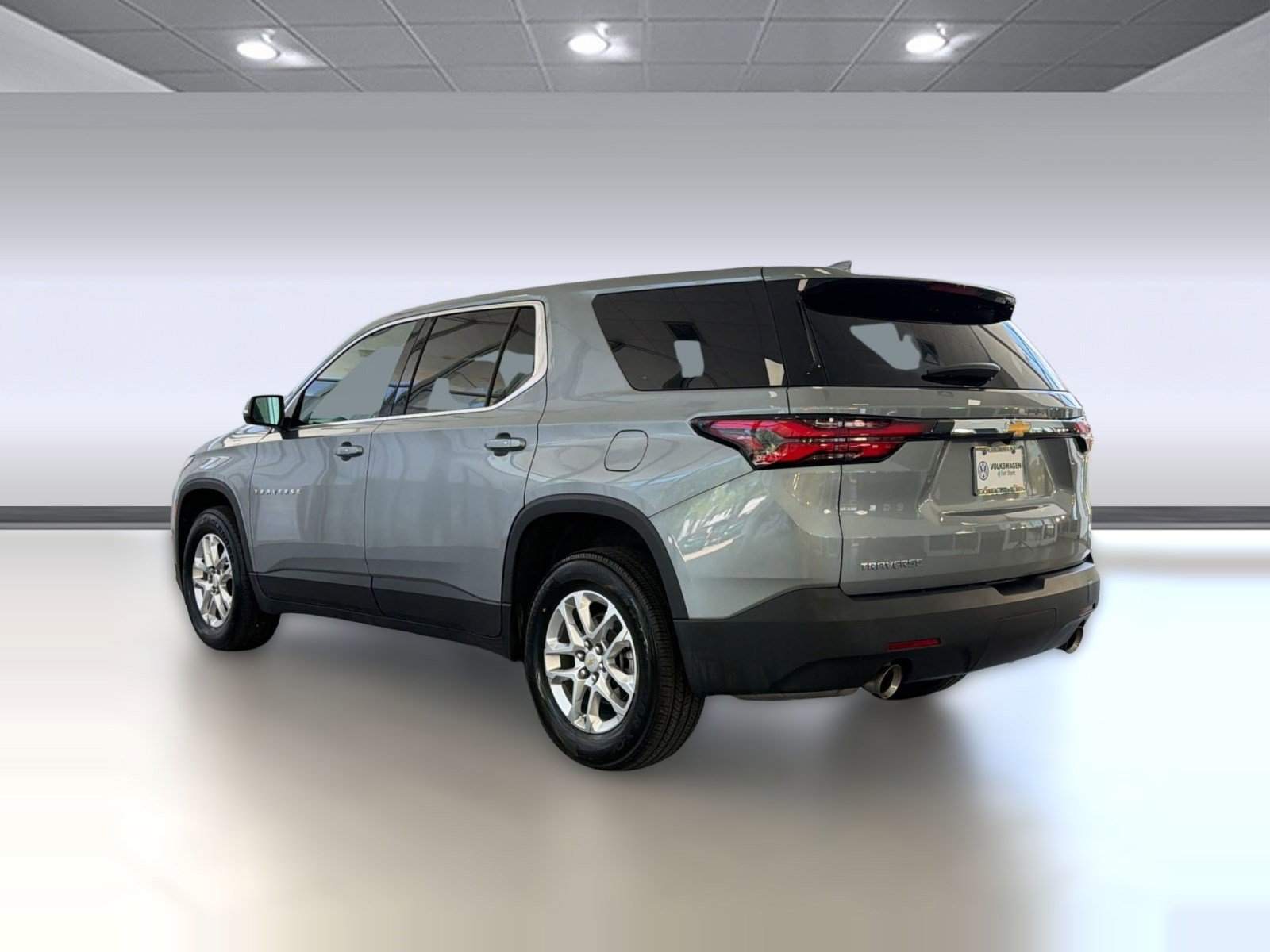 Used 2023 Chevrolet Traverse LS w/ Safety Package FWD image 3