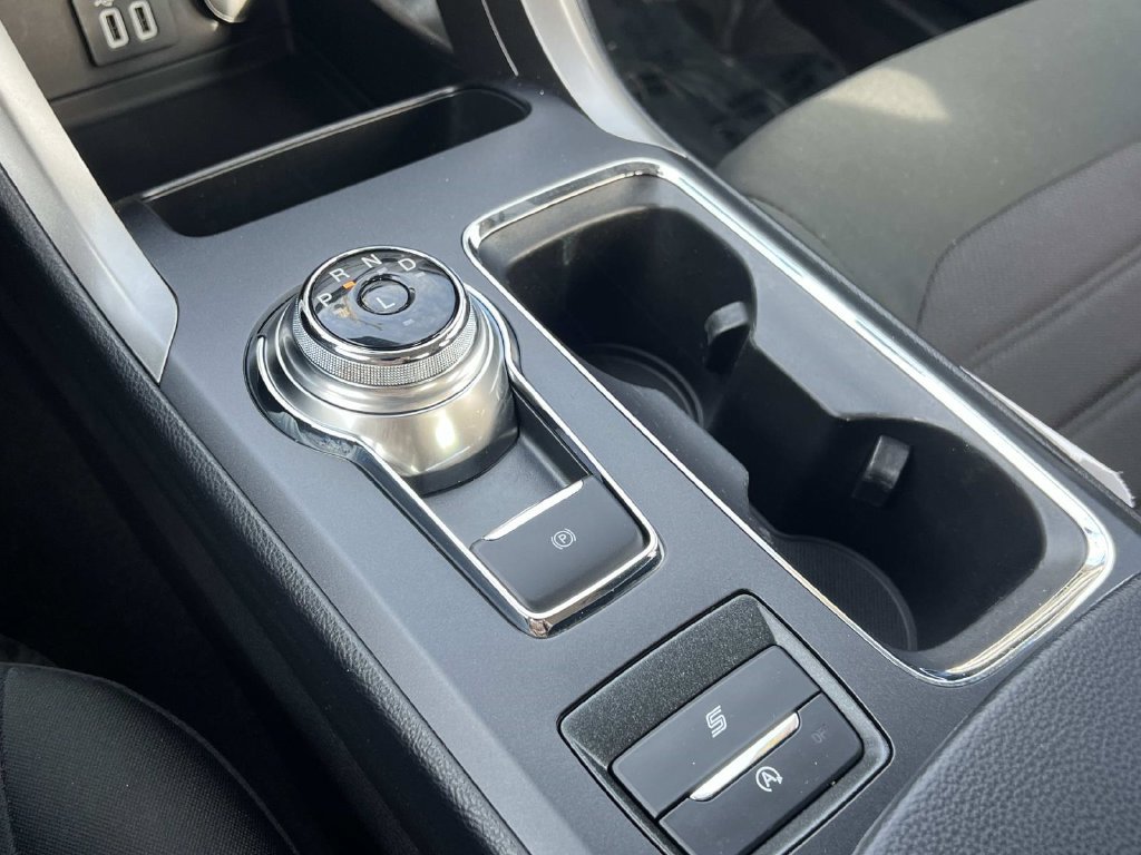 Used 2020 Ford Fusion SE FWD image 26
