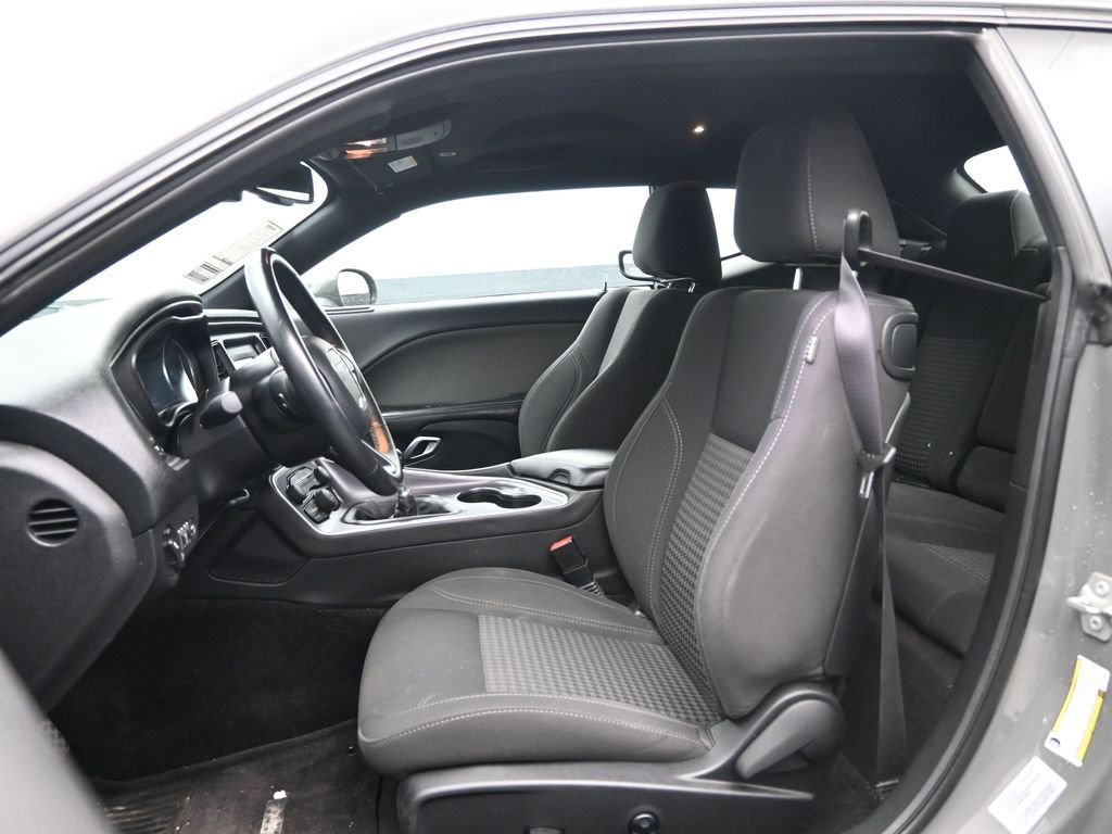 Used 2017 Dodge Challenger R/T RWD image 15