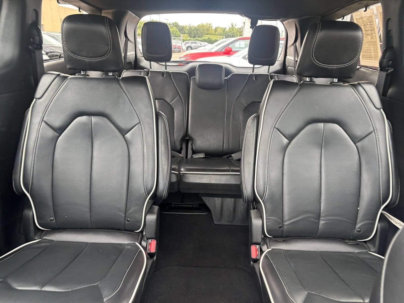 Used 2025 Chrysler Pacifica Limited FWD image 42