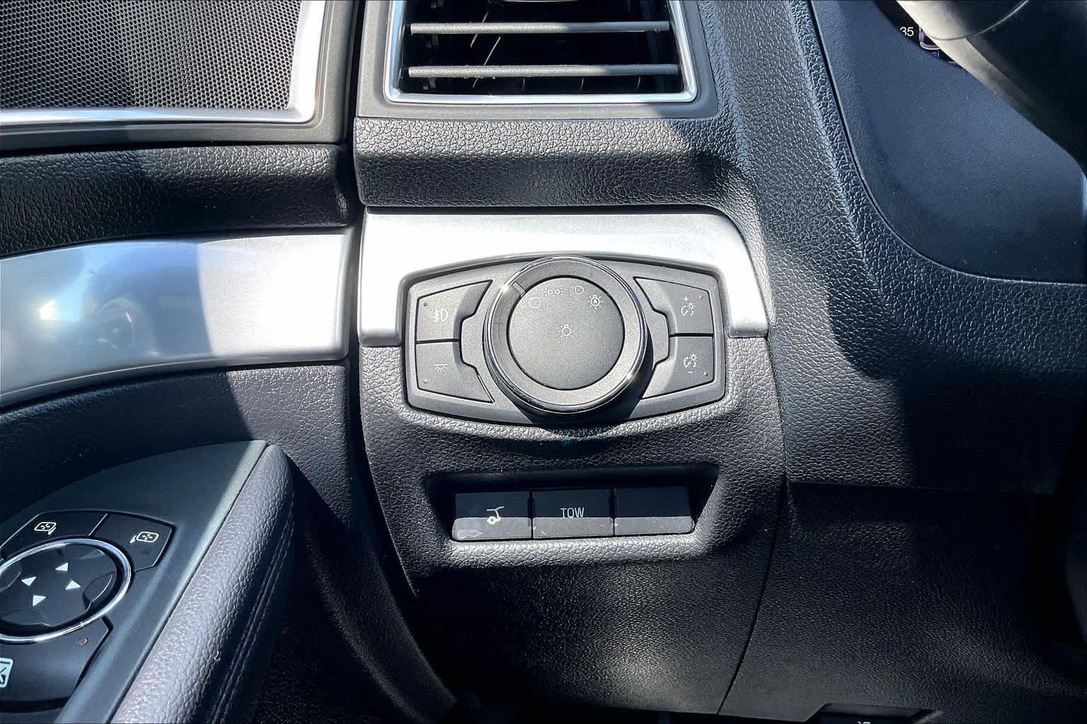 Used 2018 Ford Explorer Sport AWD/4WD image 33
