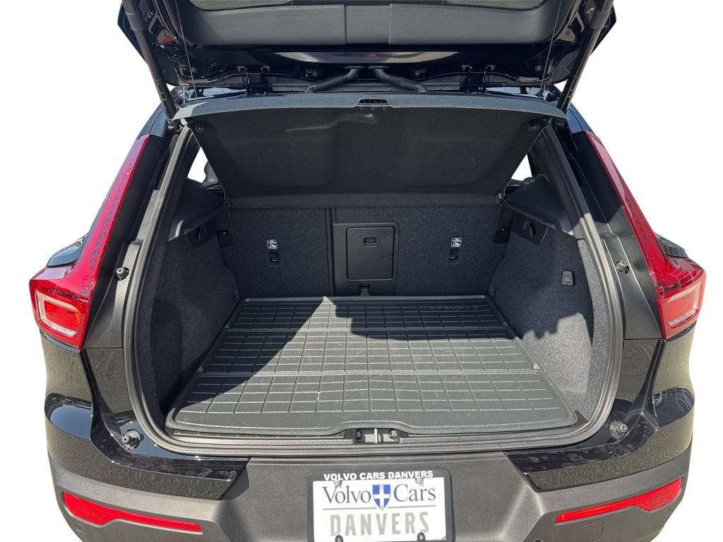 Used 2026 Volvo XC40 B5 Plus AWD/4WD image 6