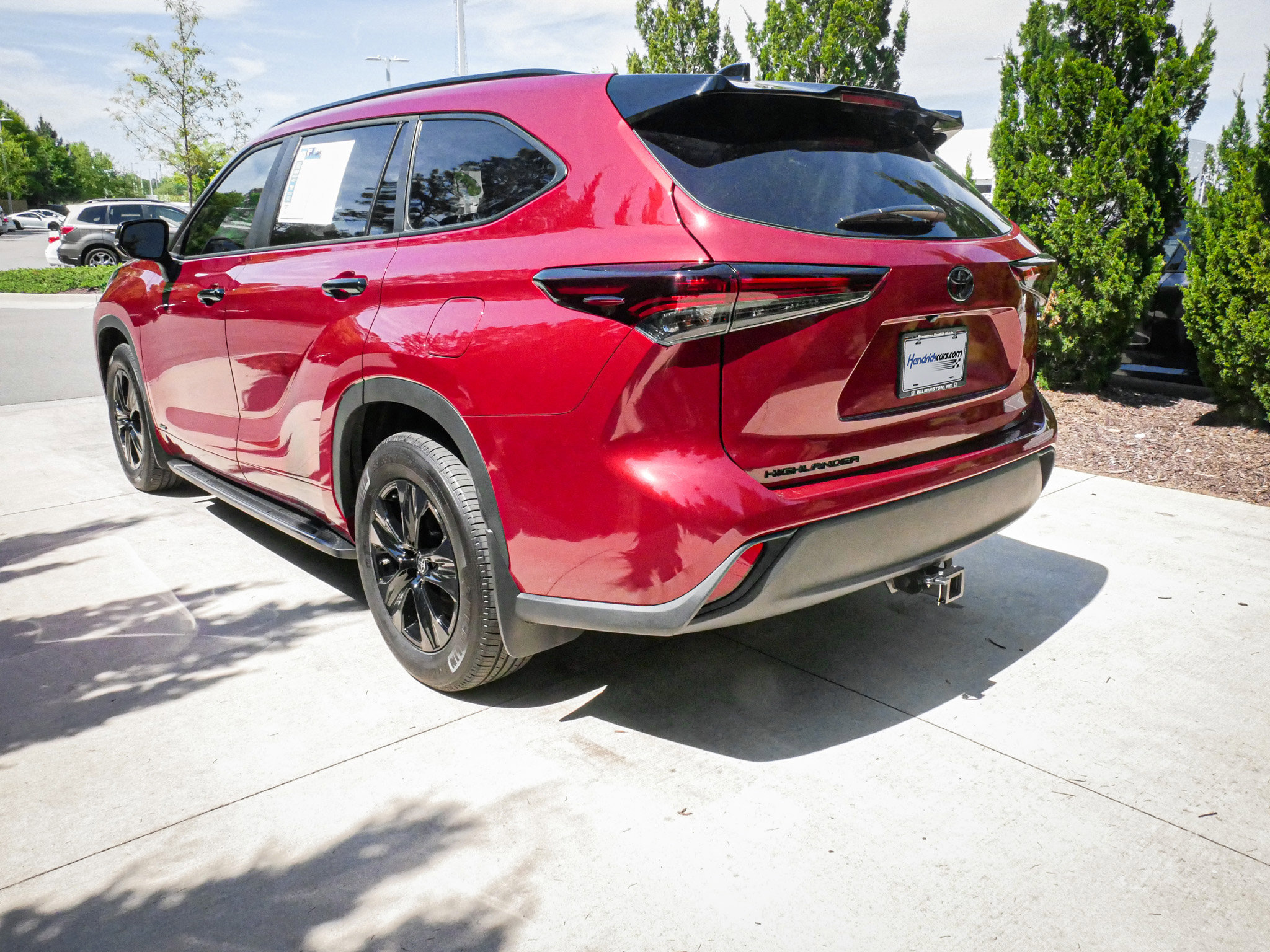 Used 2025 Toyota Highlander XLE AWD/4WD image 8