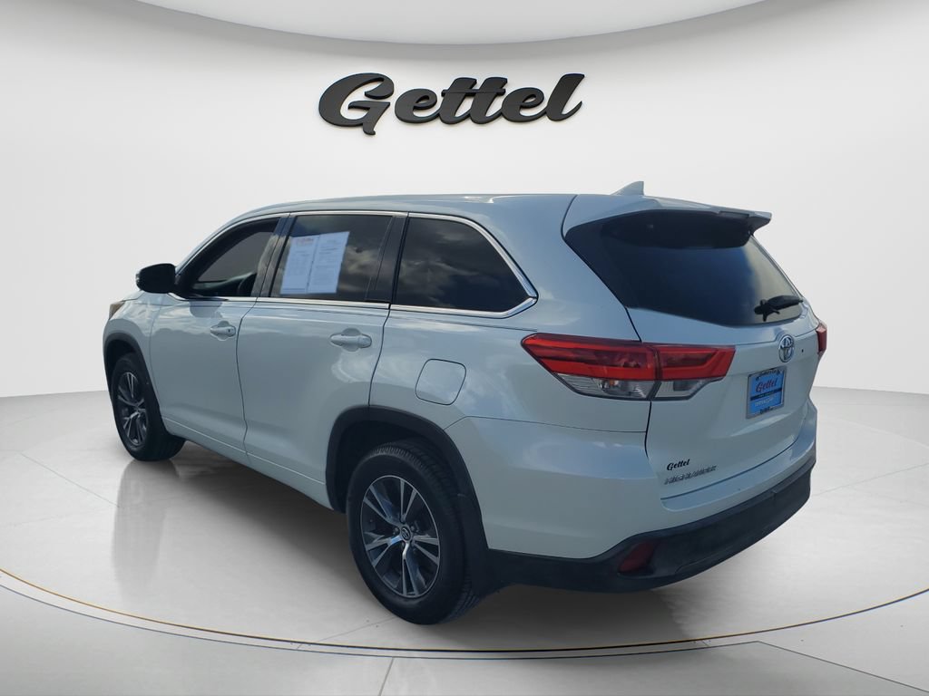 Used 2018 Toyota Highlander Plus FWD image 7