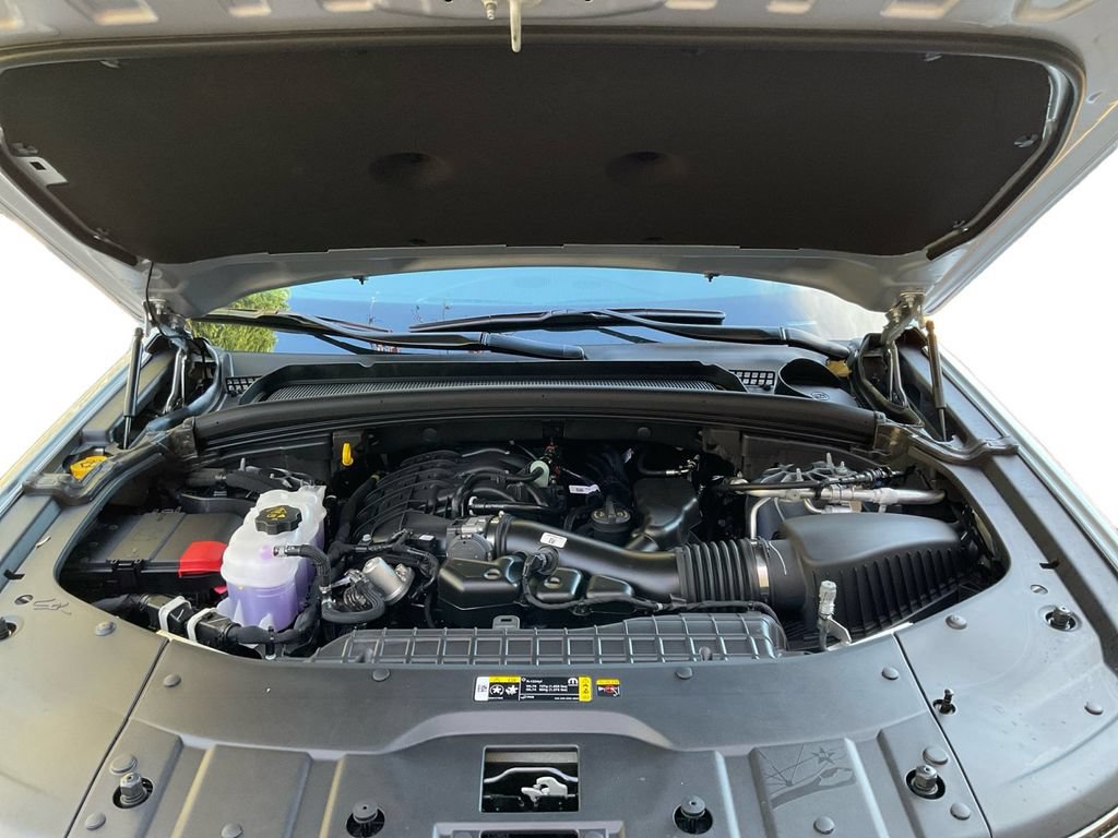 Used 2025 Jeep Grand Cherokee Laredo RWD image 14