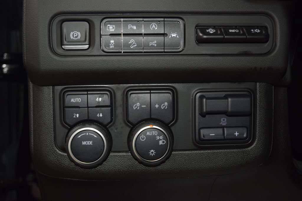 Used 2023 Chevrolet Tahoe Premier w/ Advanced Technology Package AWD/4WD image 34