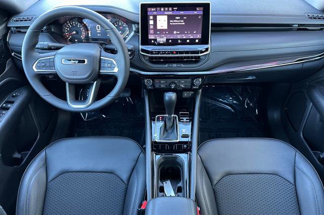 New 2026 Jeep Compass Latitude image 10