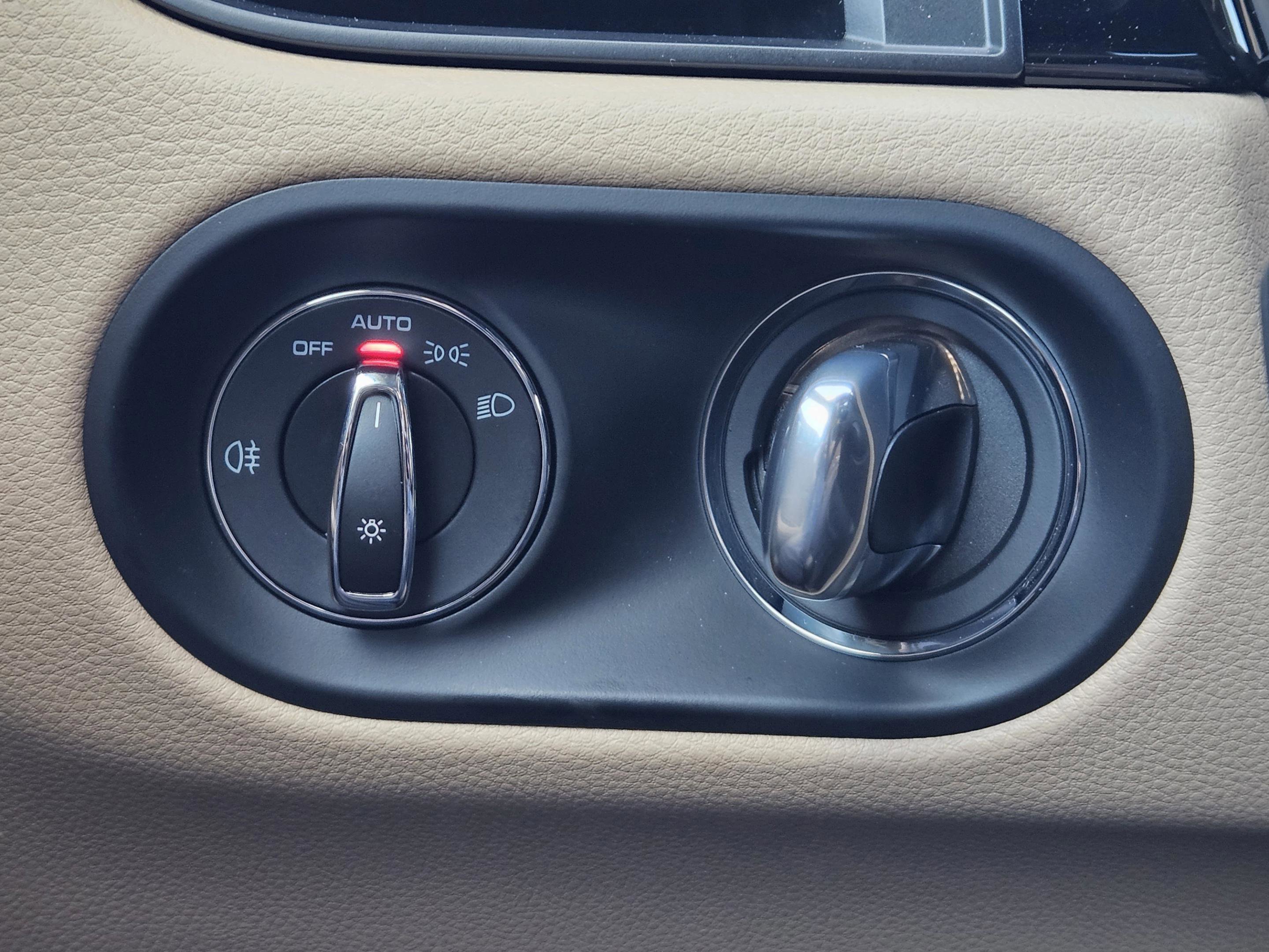 Certified 2026 Porsche Macan image 21