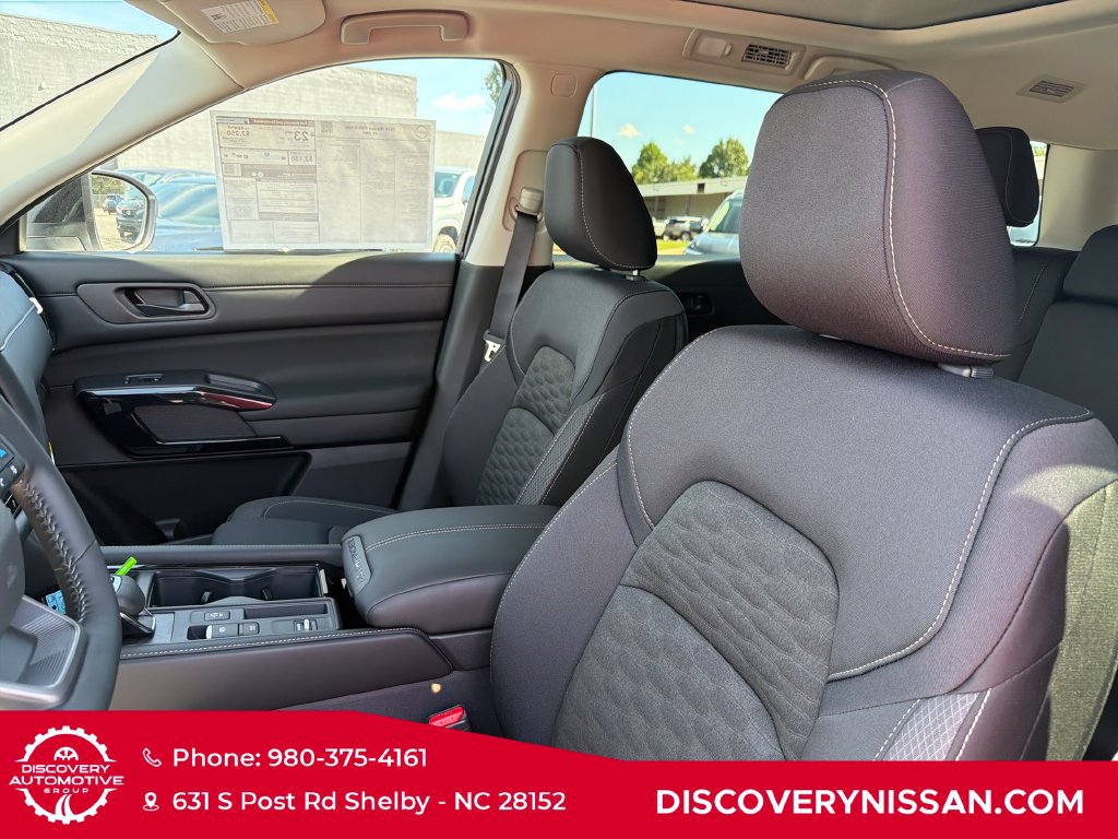 New 2026 Nissan Pathfinder SV w/ SV Premium Package FWD image 13