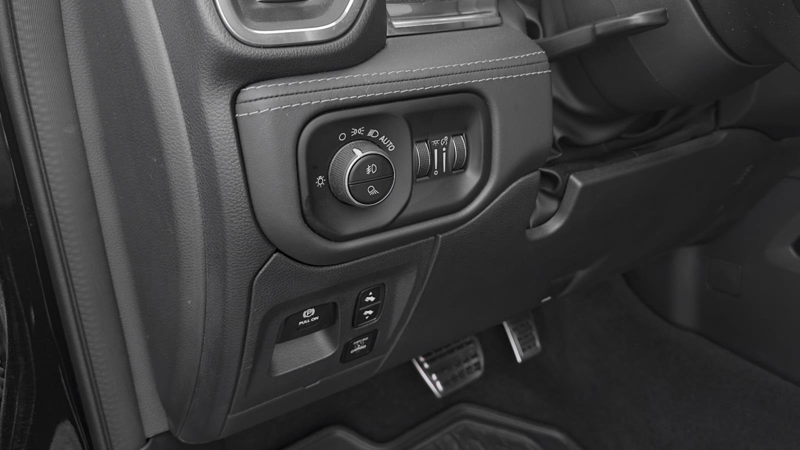 Used 2024 RAM 1500 Limited image 13