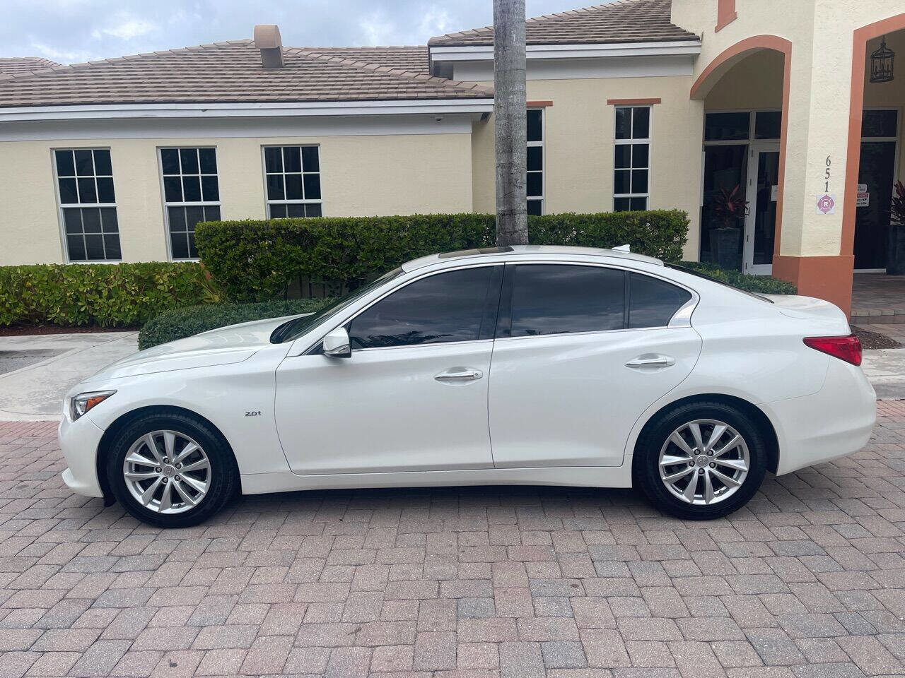 Used 2016 INFINITI Q50 Premium image 9