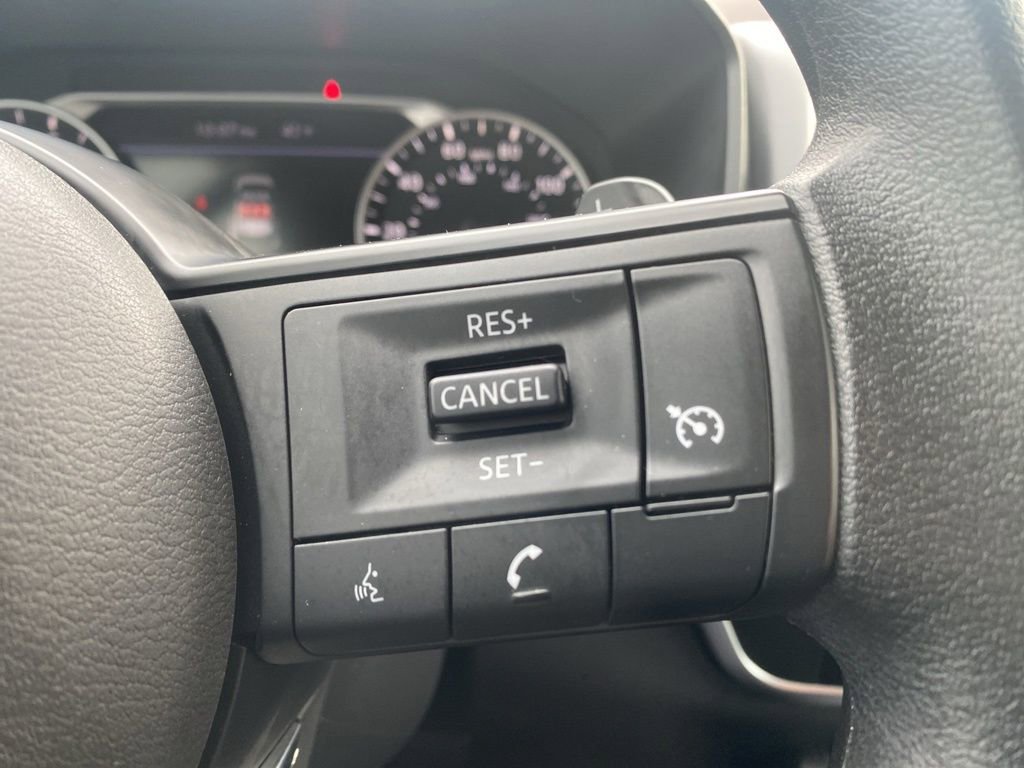 Used 2023 Nissan Rogue S image 17