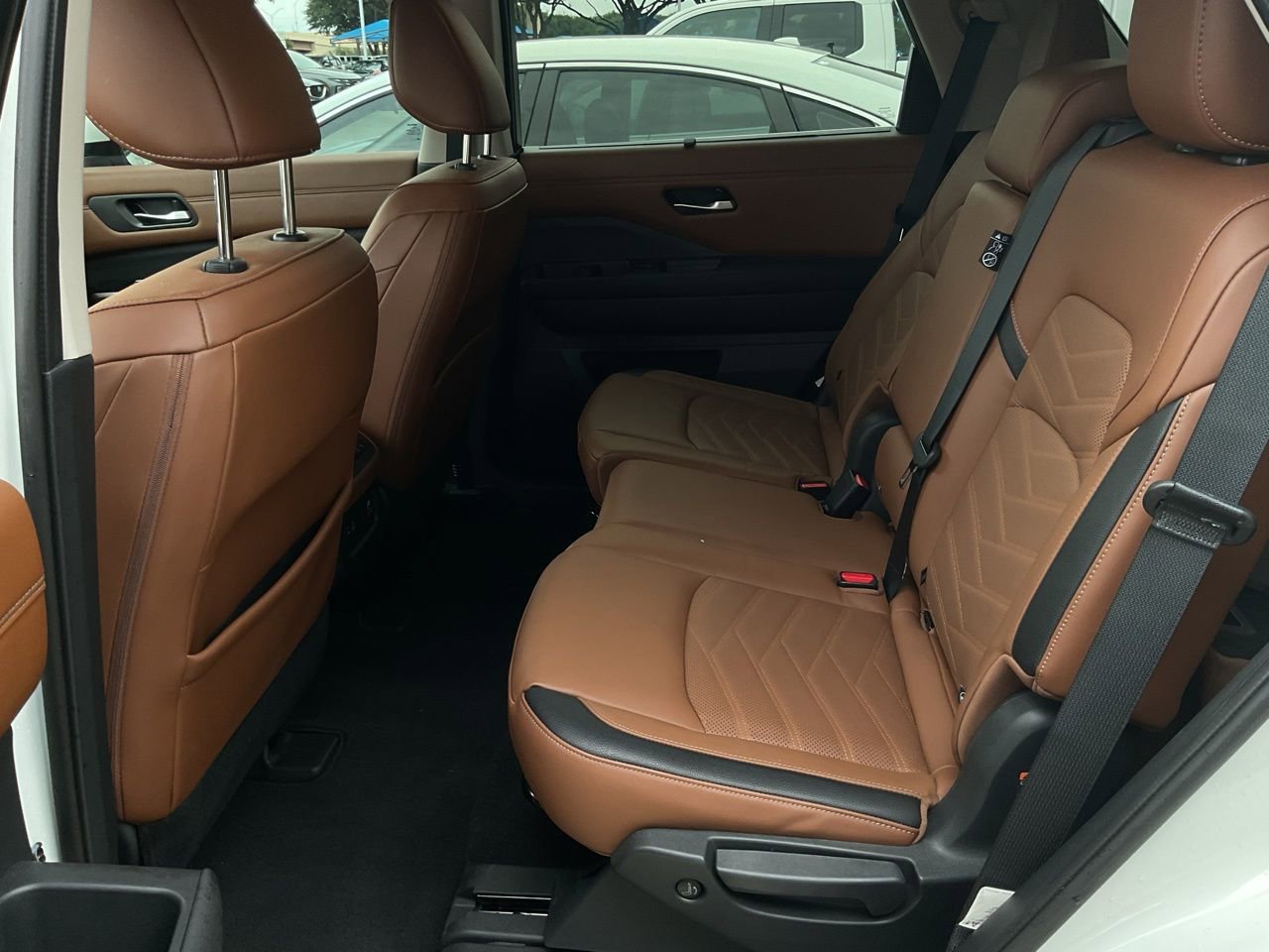 Used 2024 Nissan Pathfinder Platinum w/ Cargo Package AWD/4WD image 12