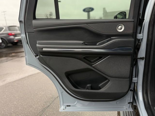 Used 2025 Lincoln Navigator Reserve w/ Jet Appearance Package image 19