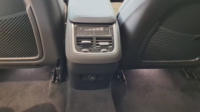 New 2026 Volvo XC90 B6 Plus w/ Protection Package image 17