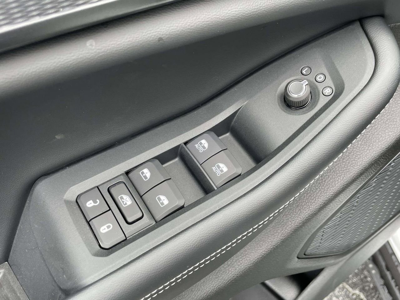 New 2025 Jeep Grand Cherokee Altitude image 27