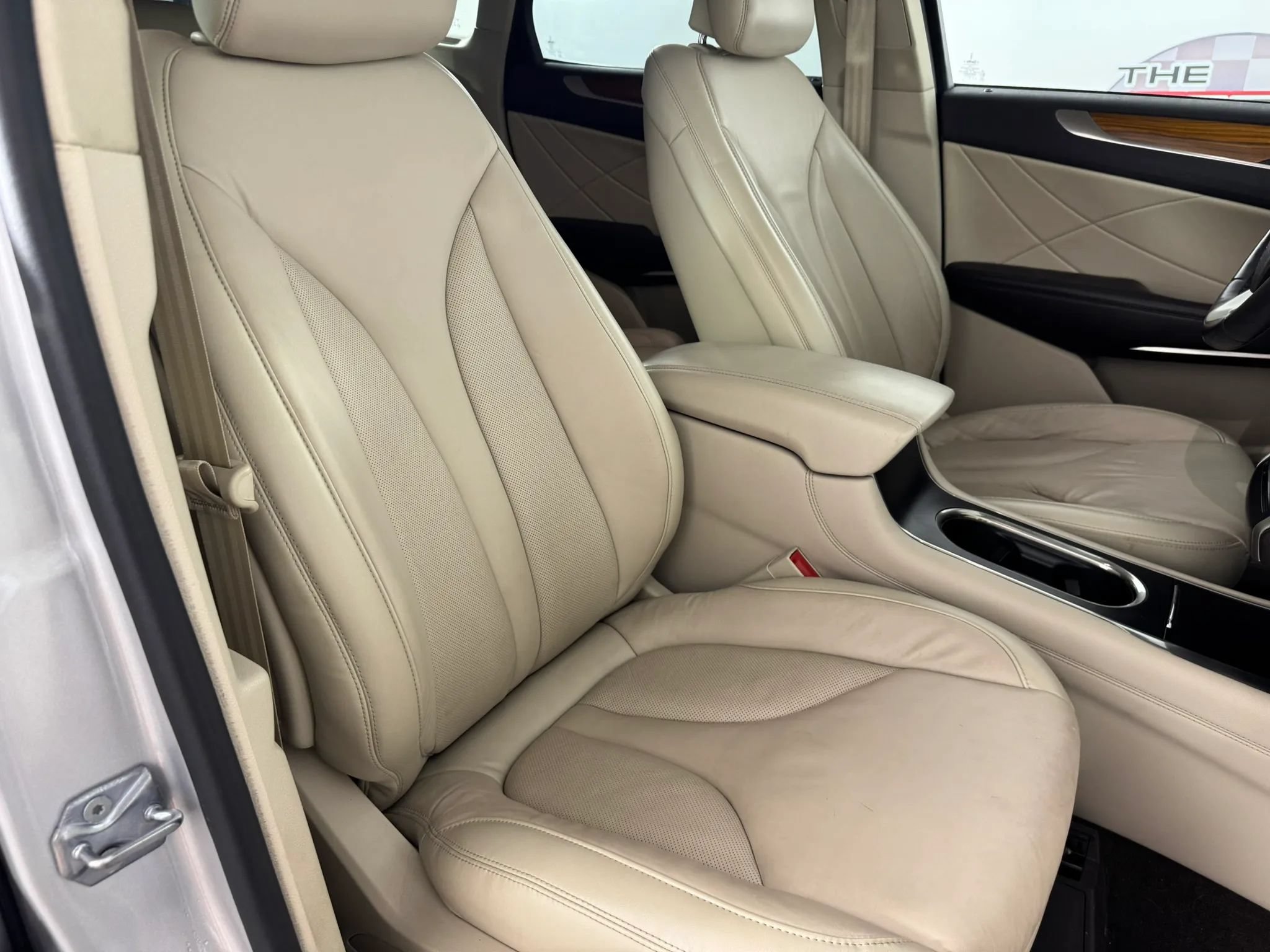 Used 2019 Lincoln MKC Select w/ Select Plus Package AWD/4WD image 36