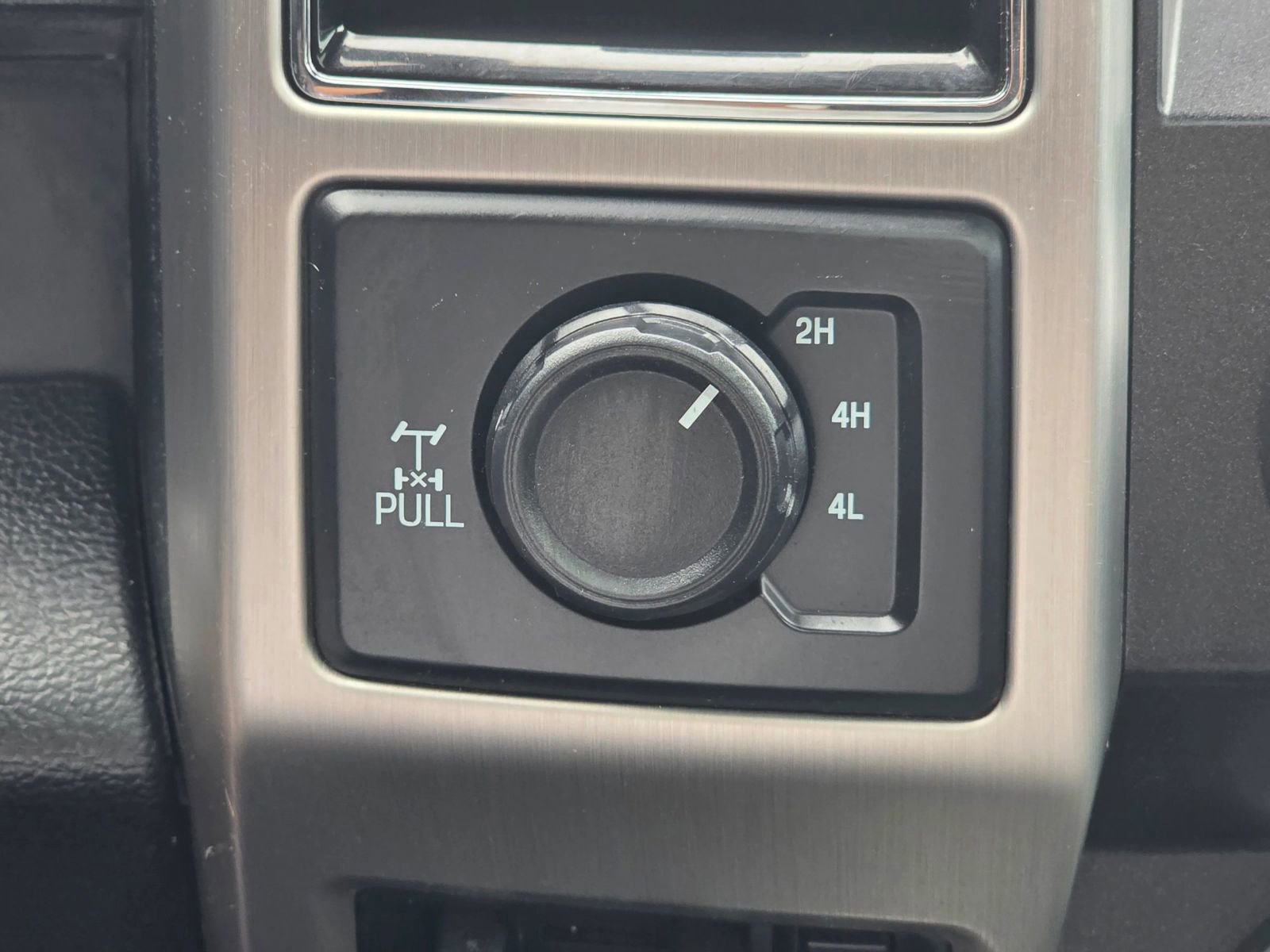 Used 2019 Ford F350 Platinum w/ Platinum Ultimate Package AWD/4WD image 19