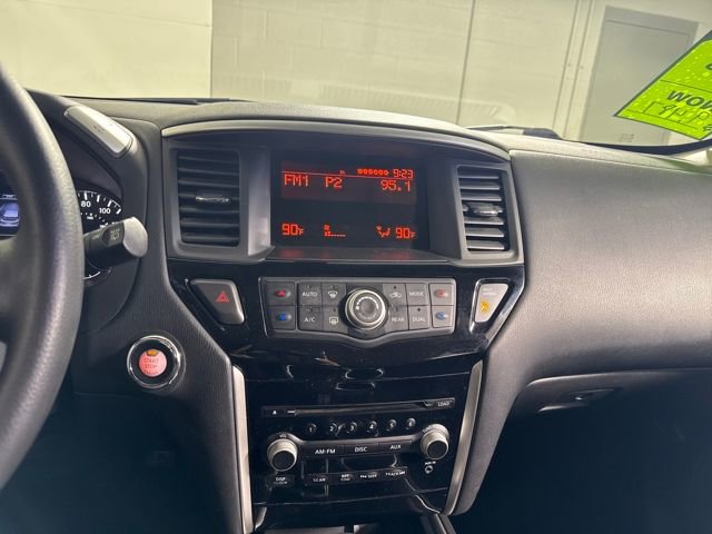Used 2015 Nissan Pathfinder S image 32