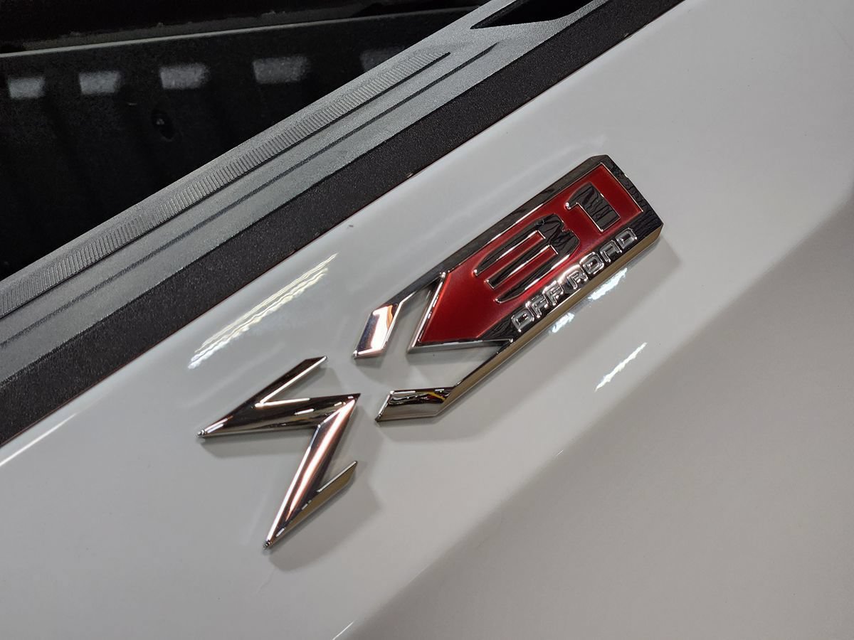 Used 2022 GMC Sierra 1500 SLT AWD/4WD image 28