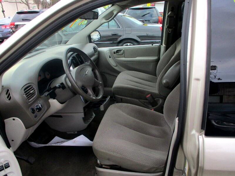 Used 2007 Chrysler Town & Country Touring image 11
