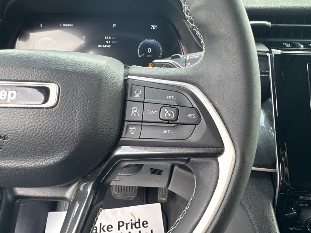 Used 2023 Jeep Grand Cherokee Laredo w/ Luxury Tech Group I AWD/4WD image 17