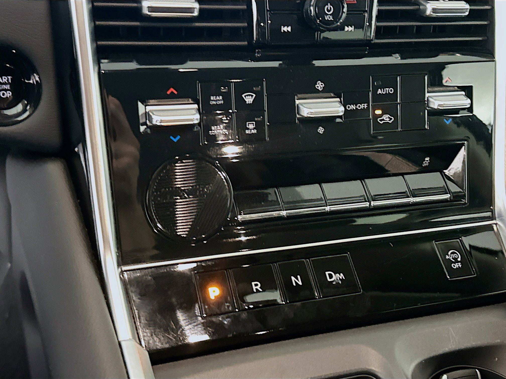 Used 2025 Nissan Armada SV image 24