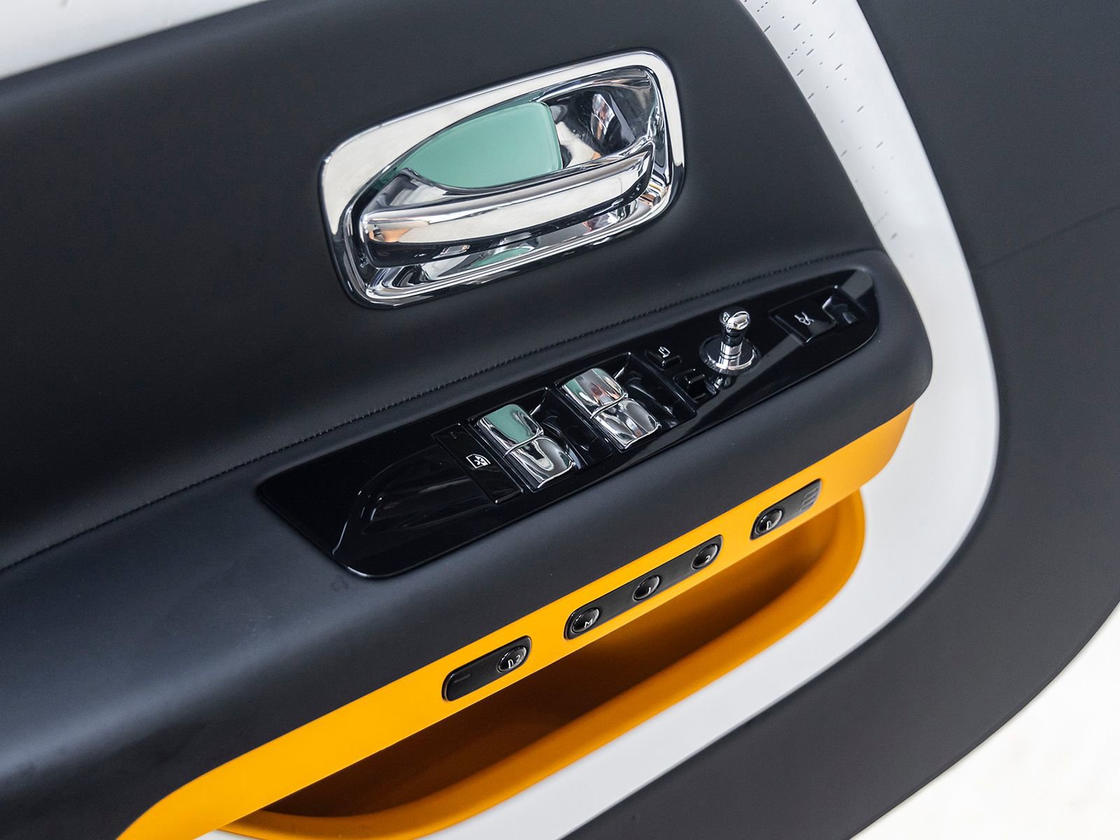 Used 2024 Rolls-Royce Spectre image 23