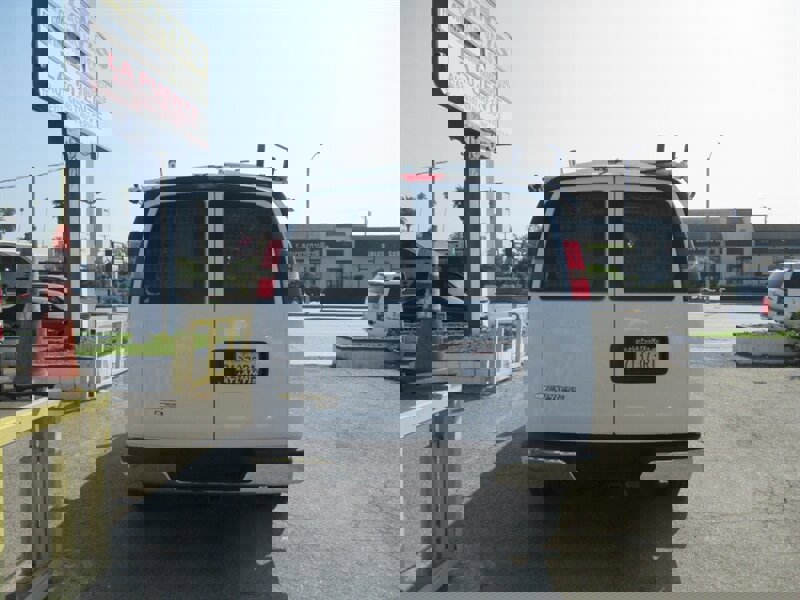 Used 2014 Chevrolet Express 2500 image 3