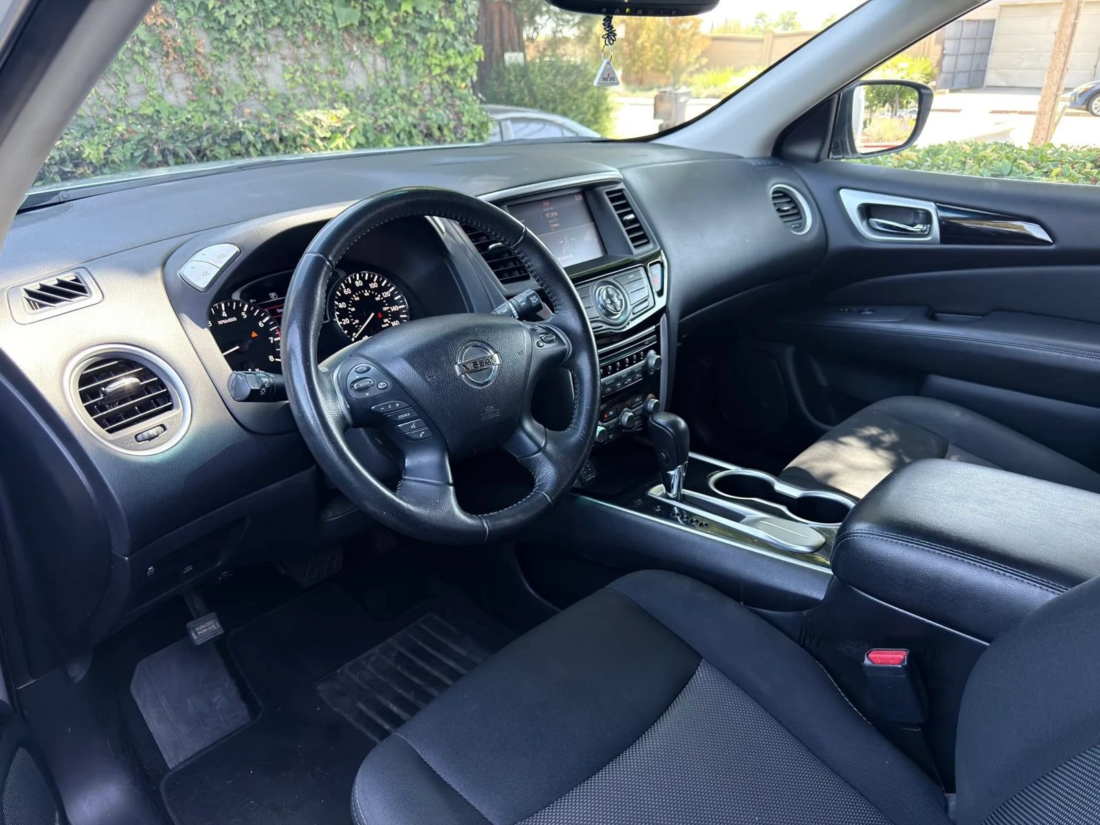 Used 2018 Nissan Pathfinder SV FWD image 9
