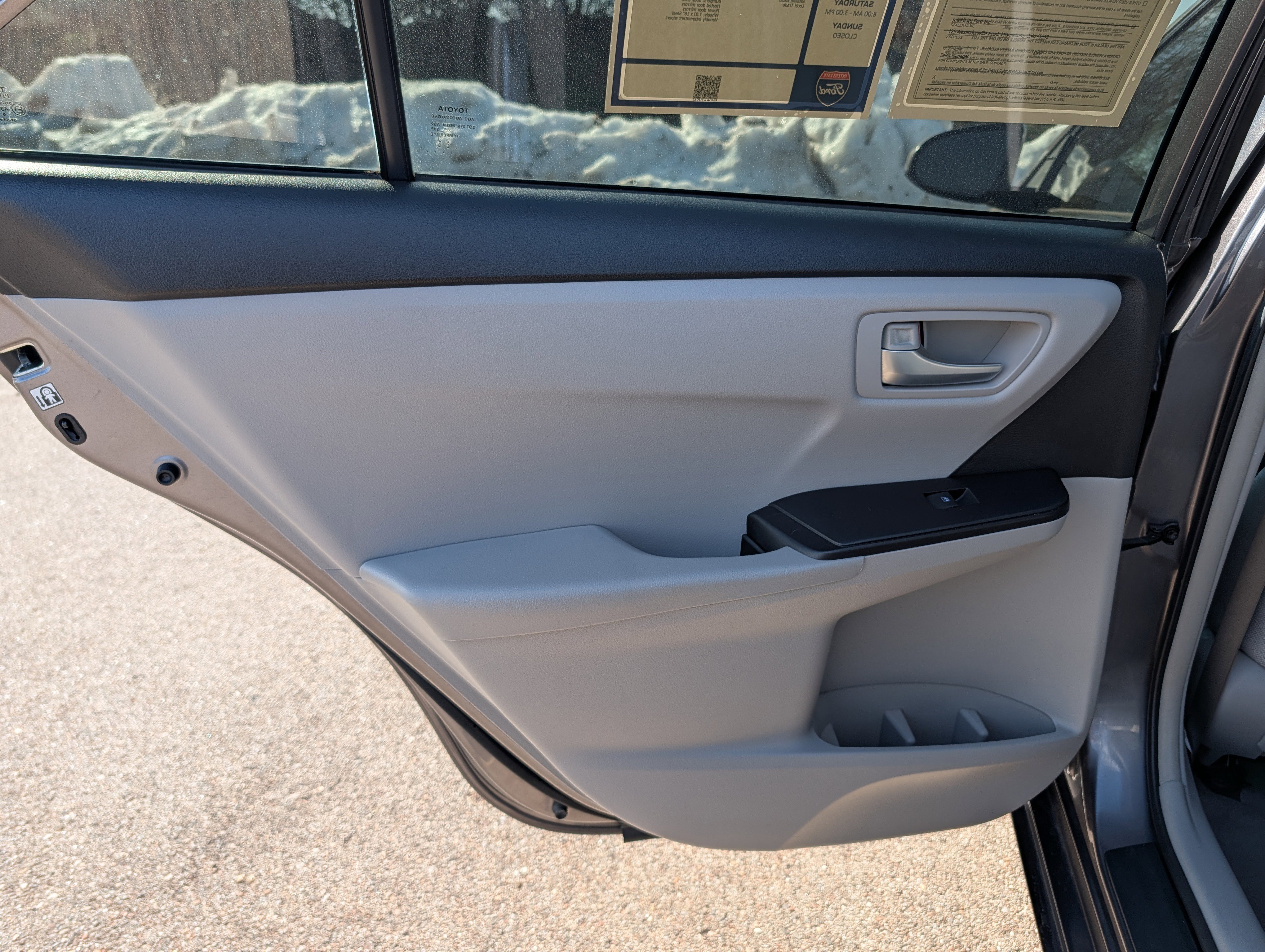 Used 2017 Toyota Camry LE image 29