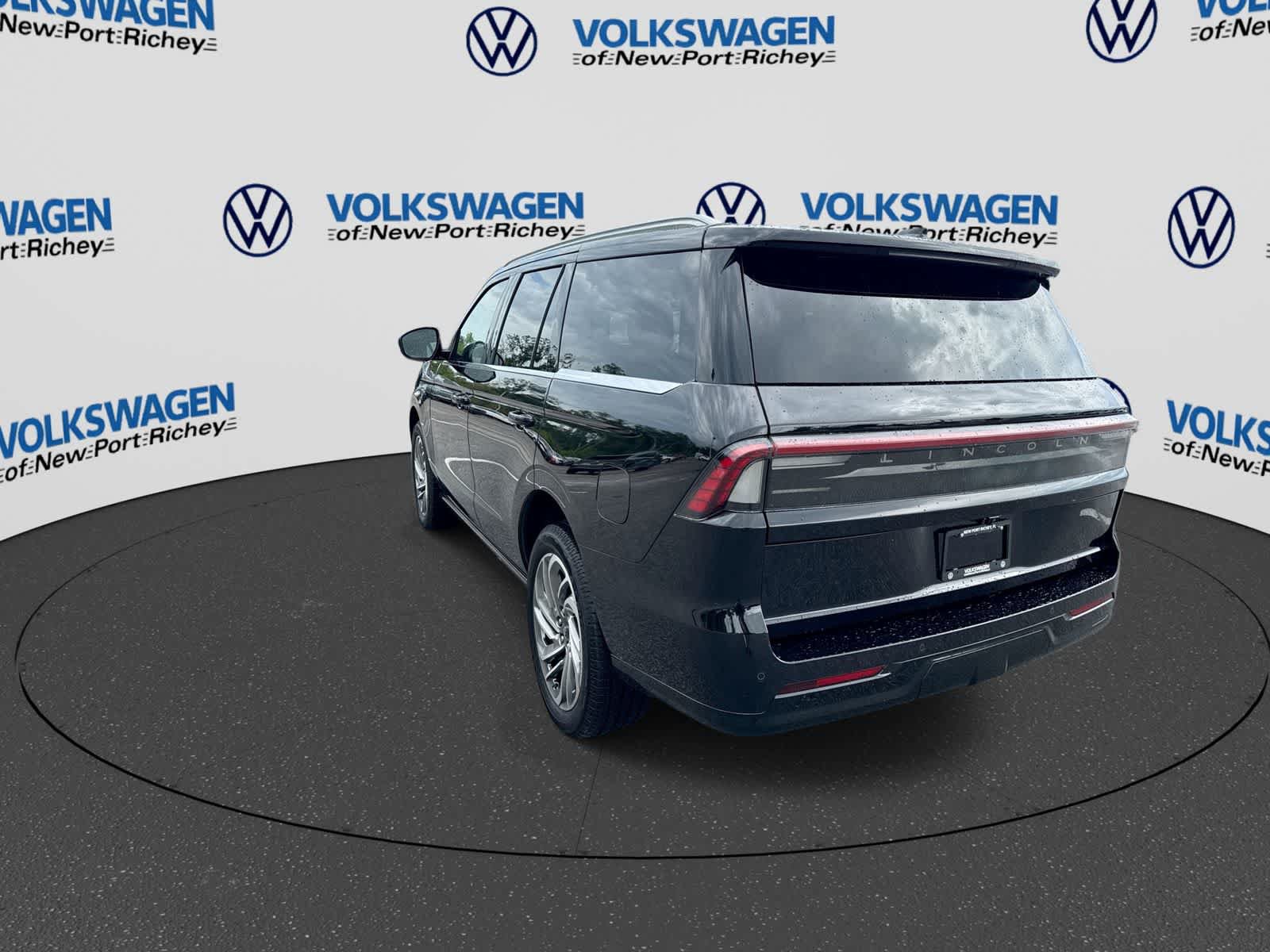 Used 2025 Lincoln Navigator Reserve AWD/4WD image 12