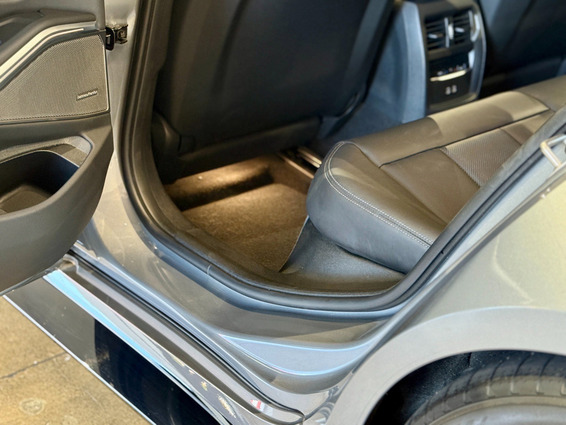 Used 2023 BMW M3 RWD image 37