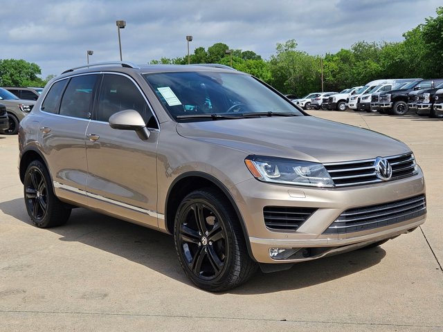 Used 2017 Volkswagen Touareg Wolfsburg Edition image 3