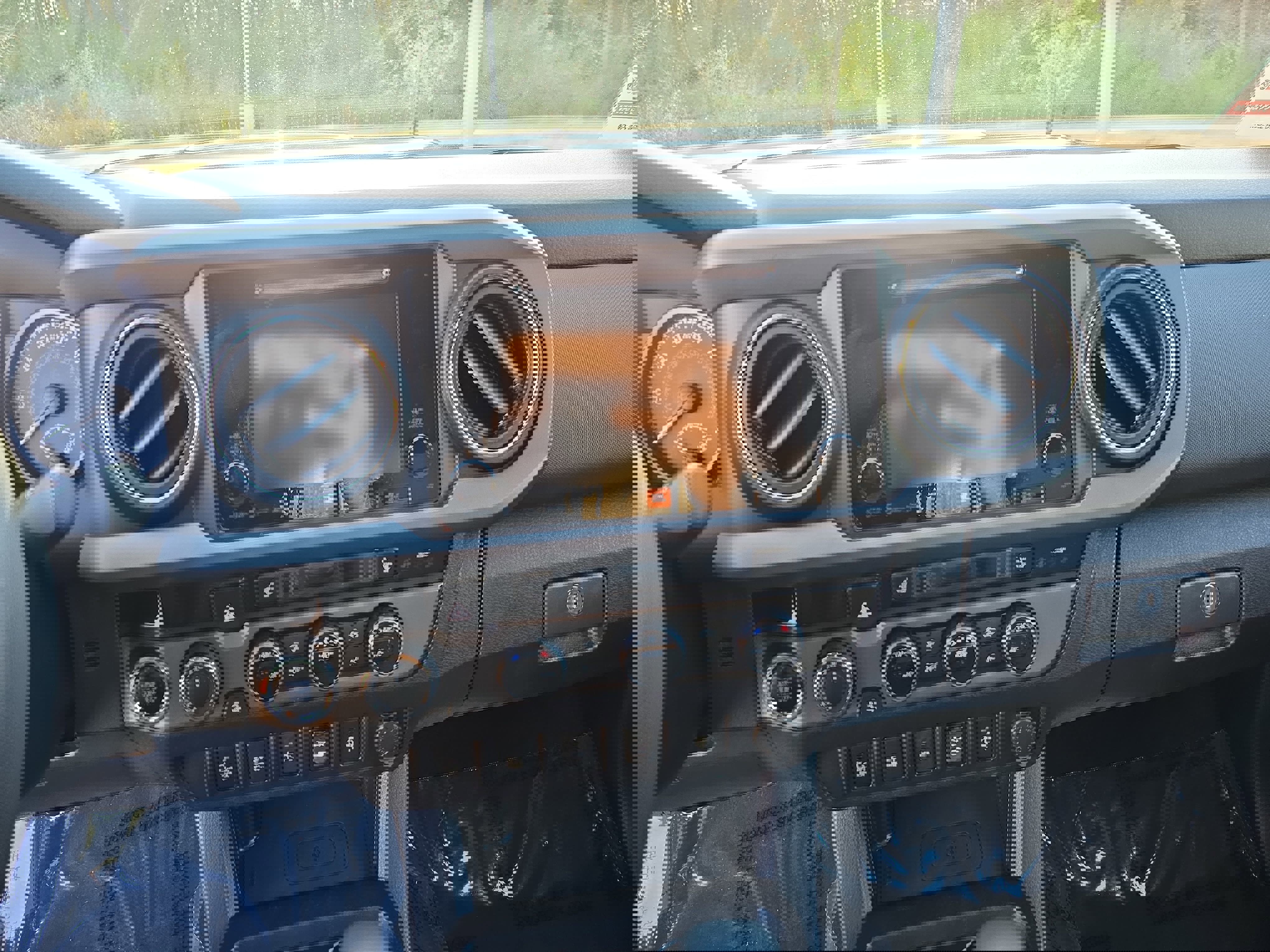 Used 2017 Toyota Tacoma TRD Sport image 21