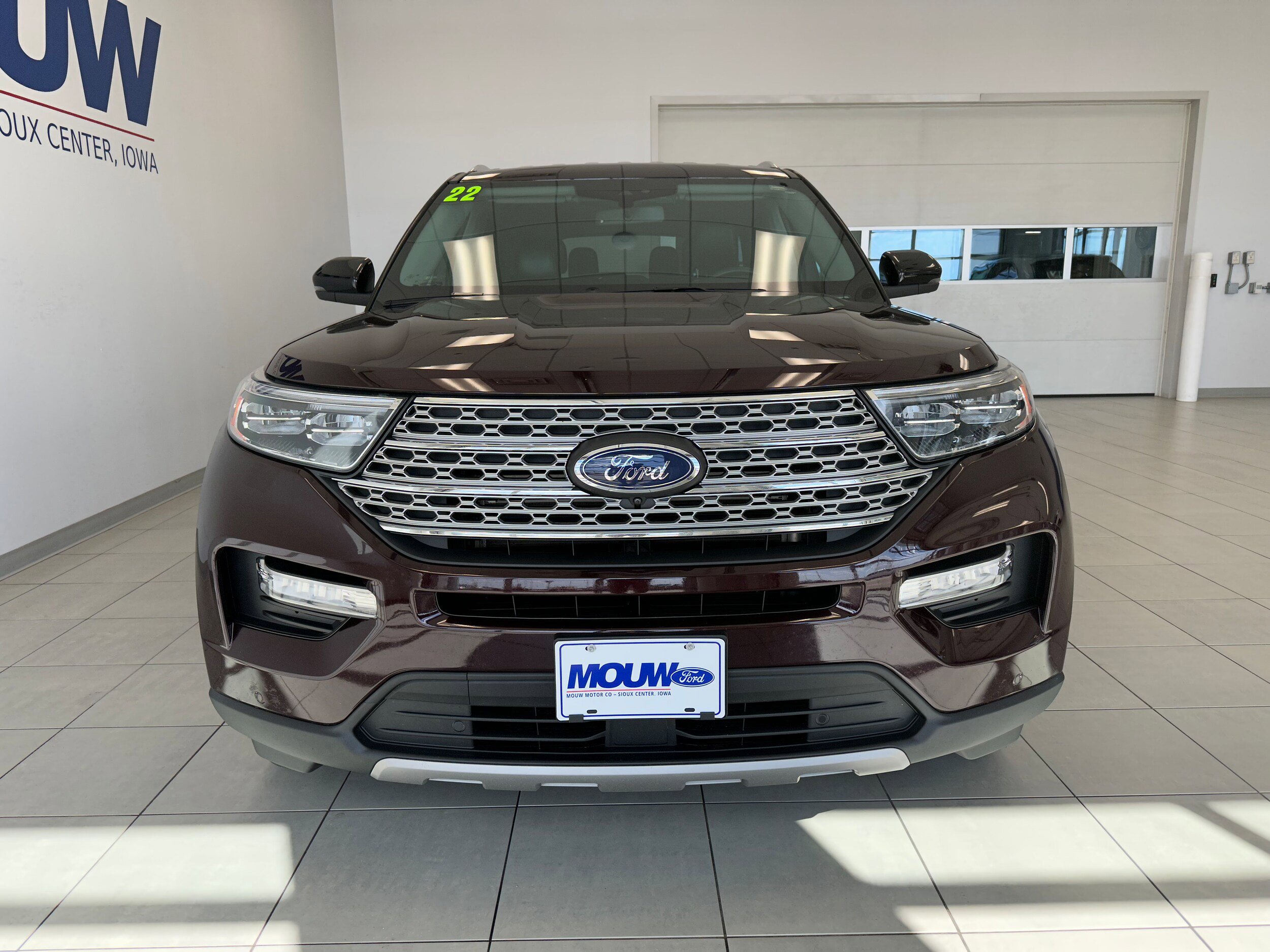Used 2022 Ford Explorer Limited w/ Equipment Group 301A AWD/4WD image 3